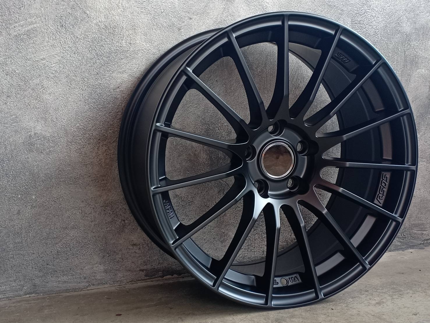 TK-RS 05 (TL-008) 18X8.5 5X114.3 35 73.1 BLACK FLAT