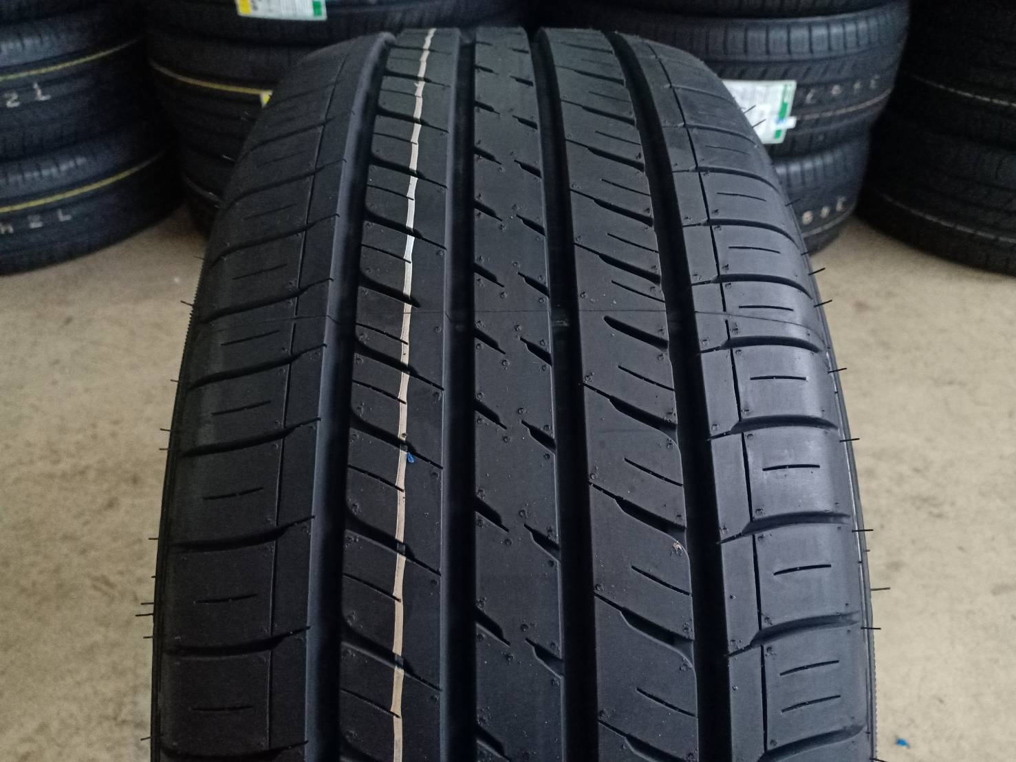 DUNLOP EC300 215/50-17 ปี19 ลดราคาพิเศษ