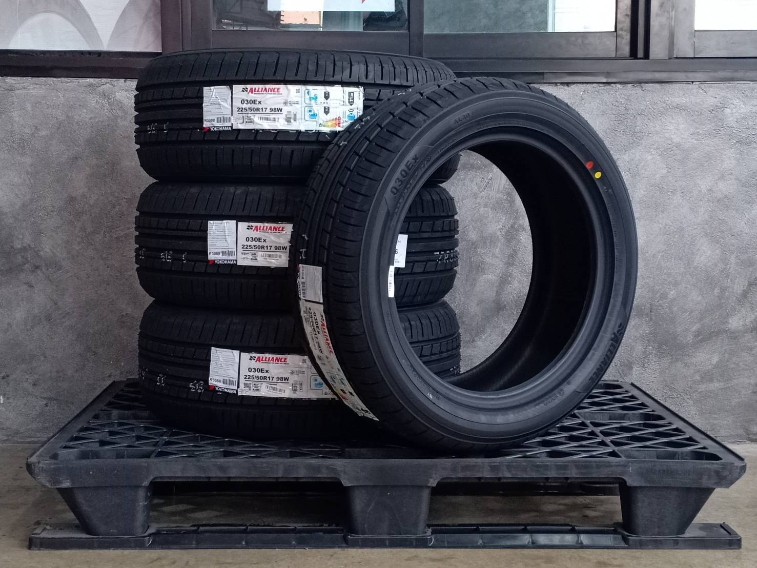 YOKOHAMA ALLIANCE 030EX 225/50R17 98W JAPAN