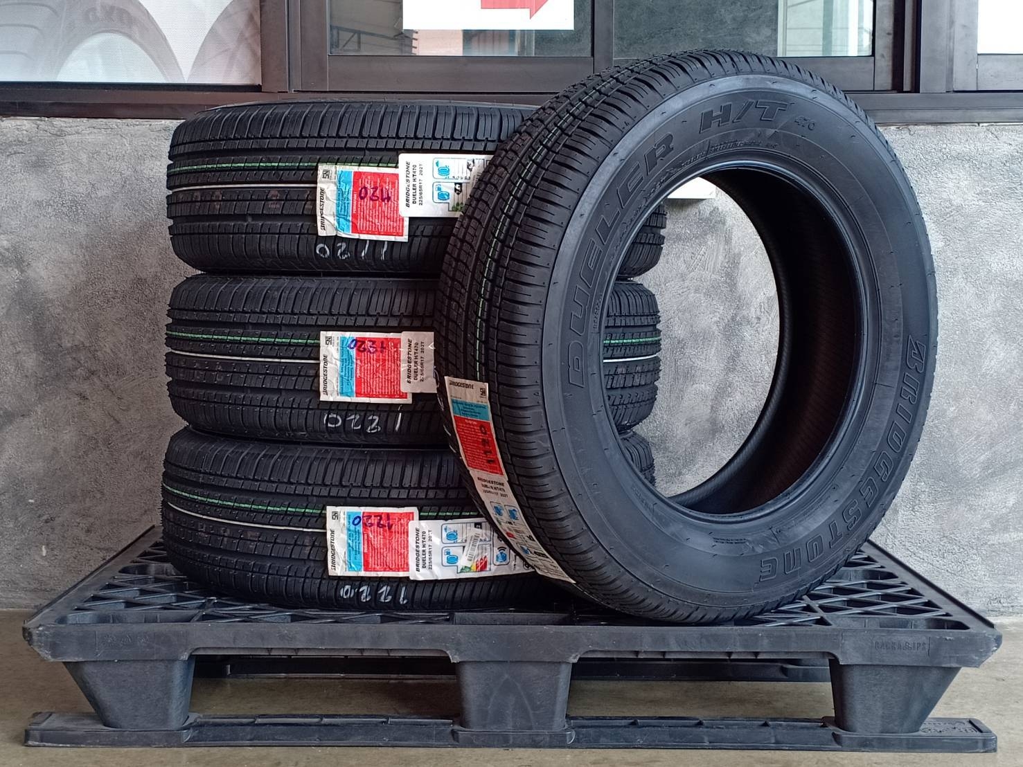 BRIDGESTONE 225/65R17 DUELER H/T 470ต้องการส่วนลดราคาพิเศษ กรุณาสอบถาม