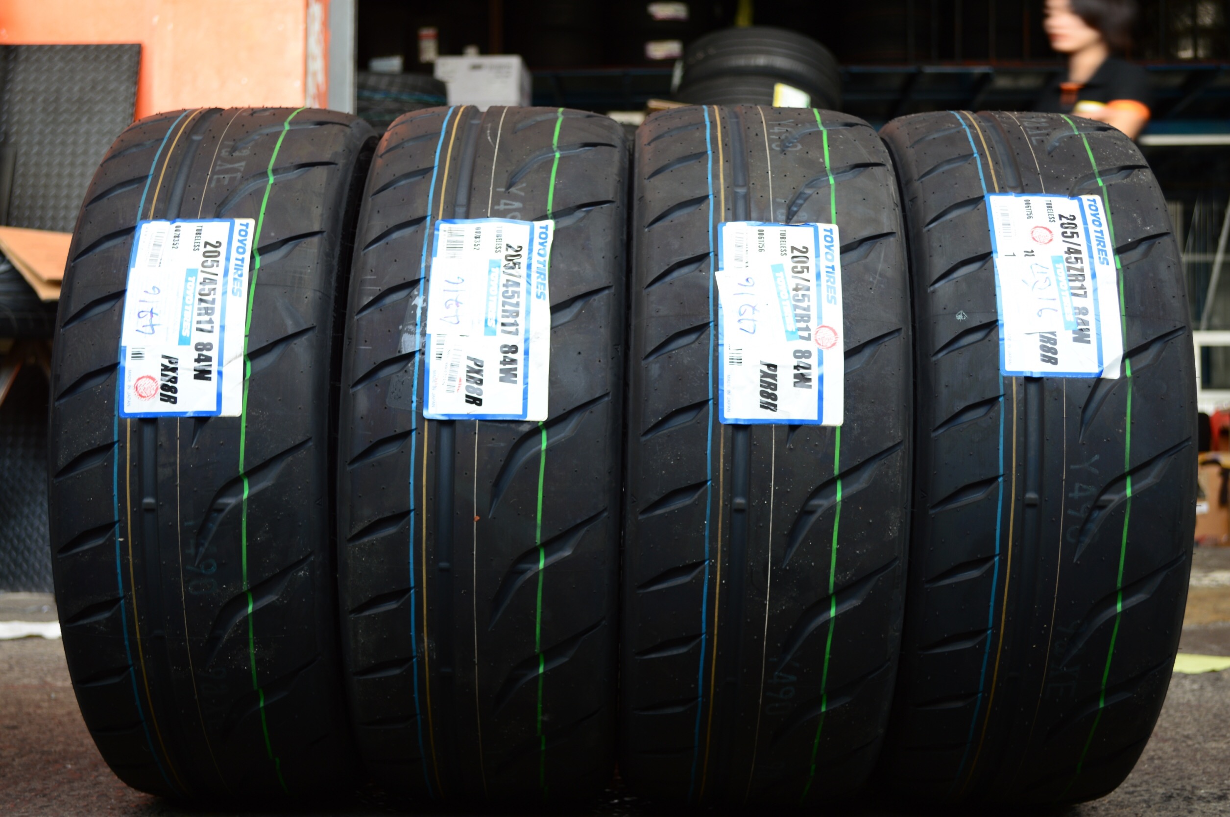 TOYO R888R 295/30R18