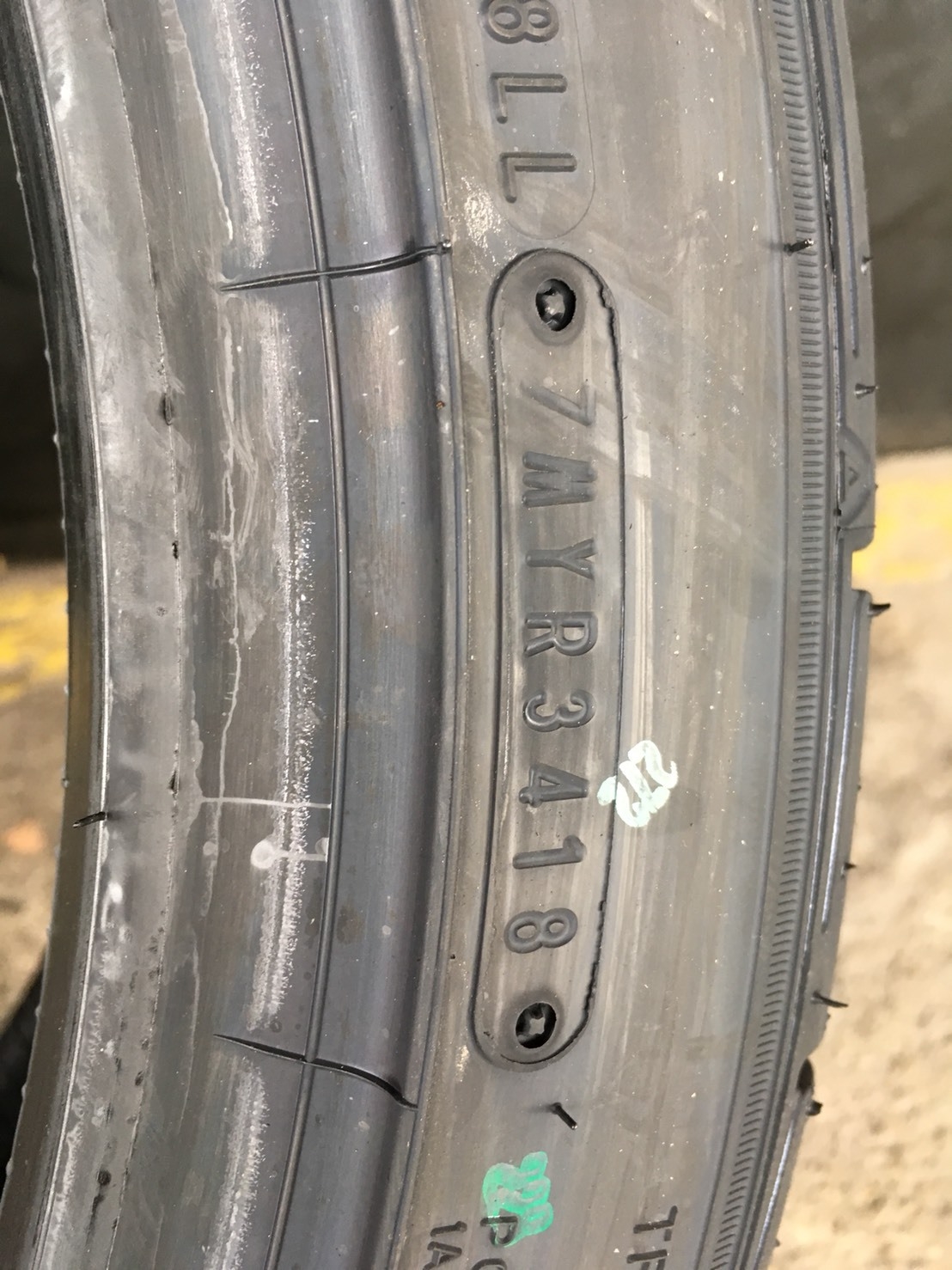 DUNLOP DZ102 235/35-19 เส้นละ 7500 ปี18 ปกติ 9500