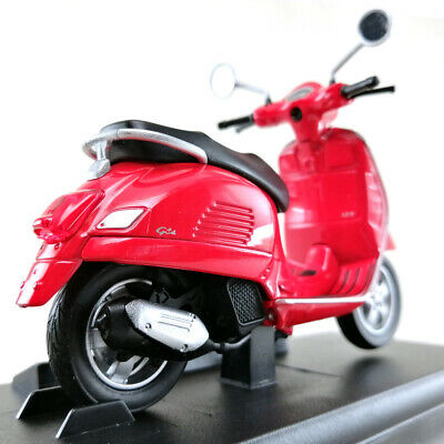 โมเดลรถ vespa 2017 gts 125cc แดง 2