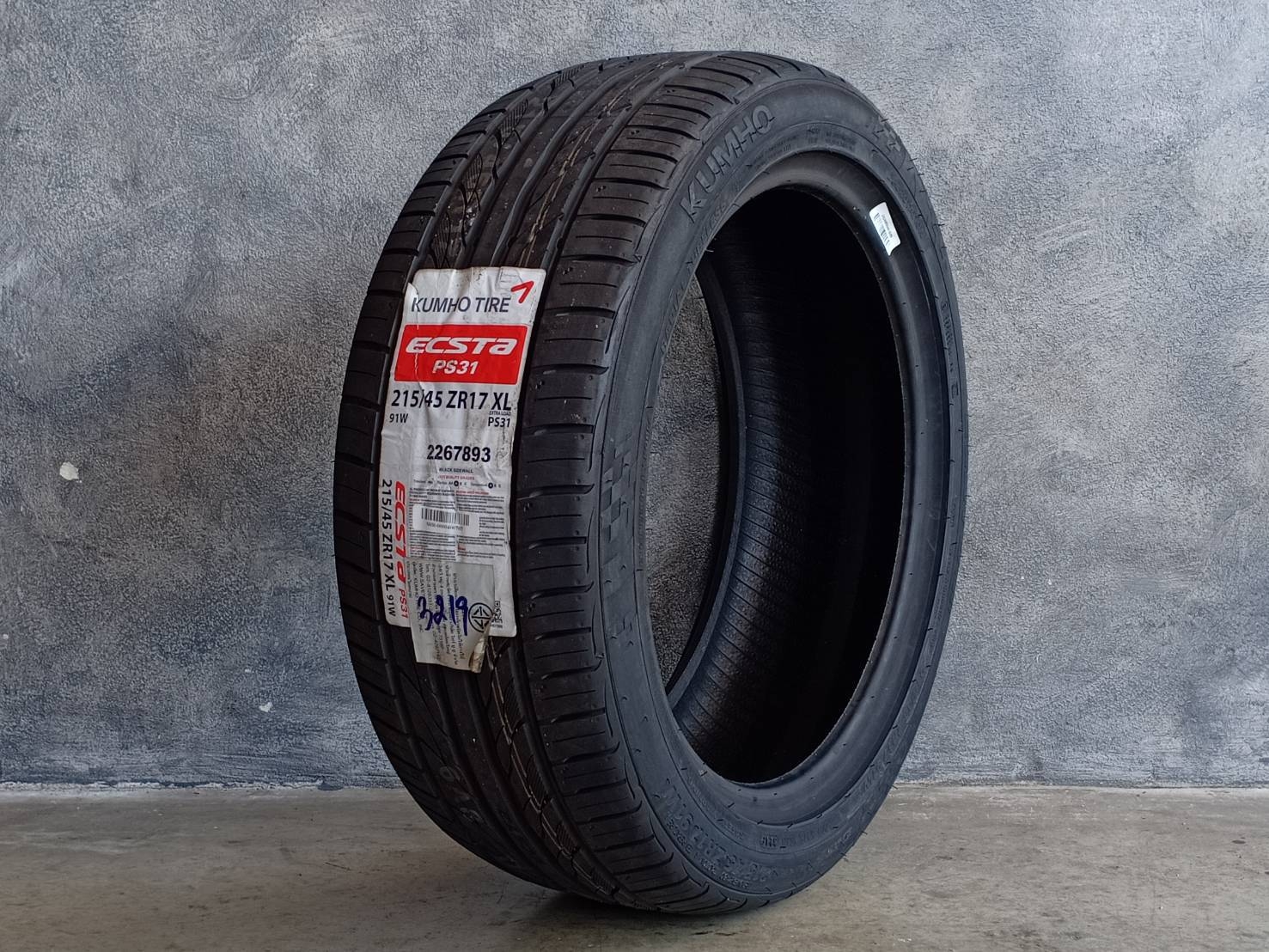 KUMHO 215/45ZR17 ECSTA PS31 91W MADE IN VIETNAM