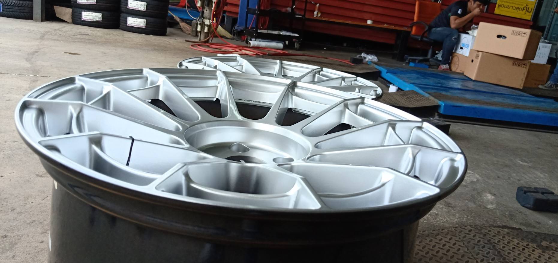 ล้อใหม่ ENKEI NT03RR ใส่เก๋ง ราคาพิเศษ สีซิลเวอร์