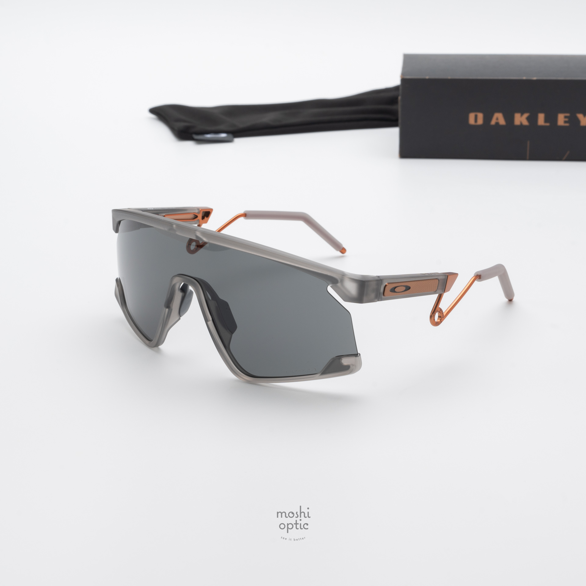 Oakley BXTR METAL OO9237-13 Prizm Grey
