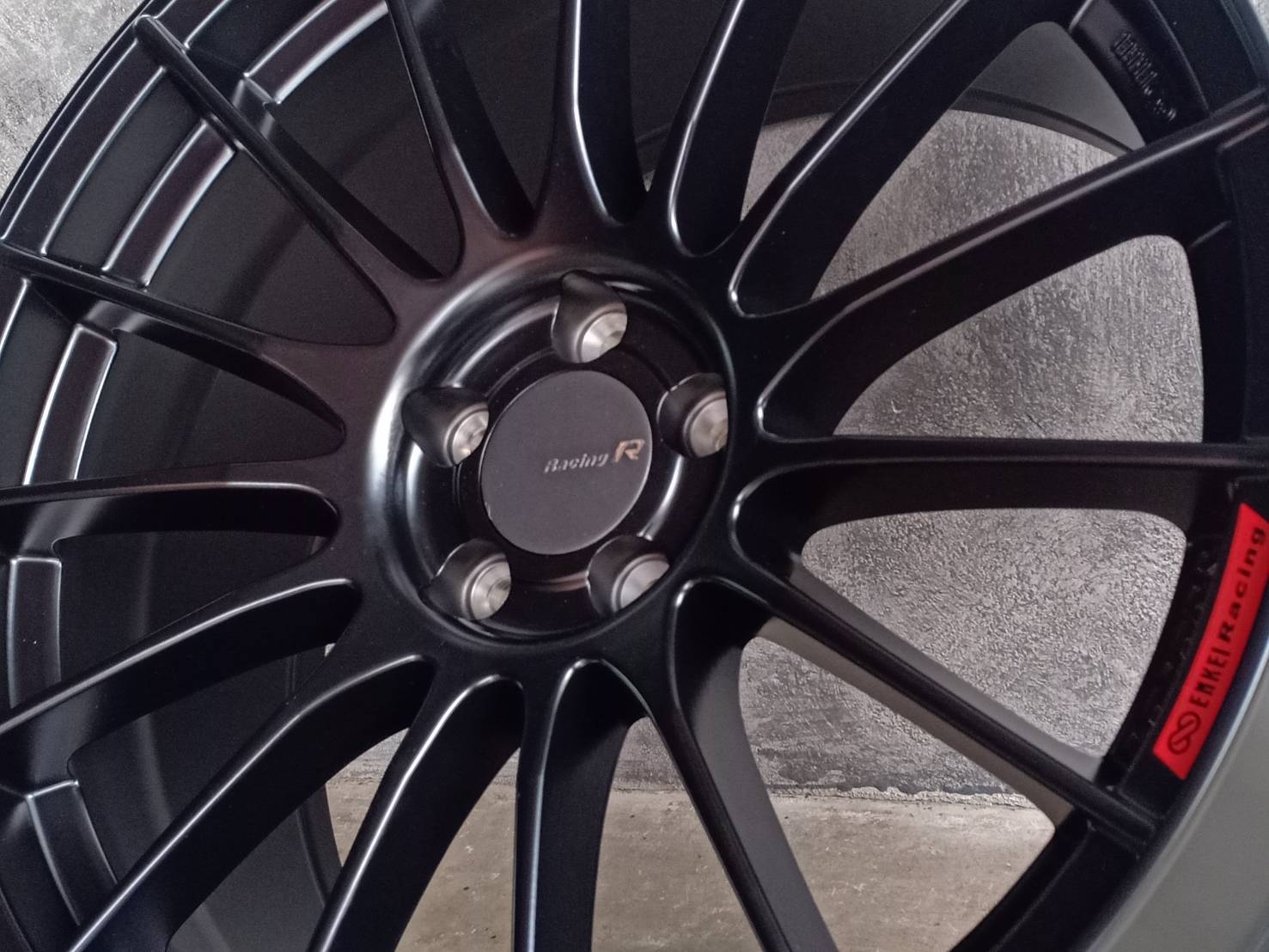 RS05RR 18X8.5 5H100 ต้องการส่วนลดราคาพิเศษ กรุณาสอบถาม