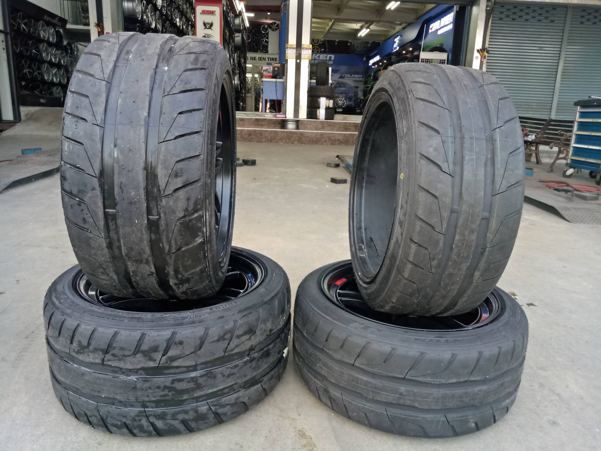 NITTO NT05 245/40-18 เส้น 4000 บาท ปกติ 9000