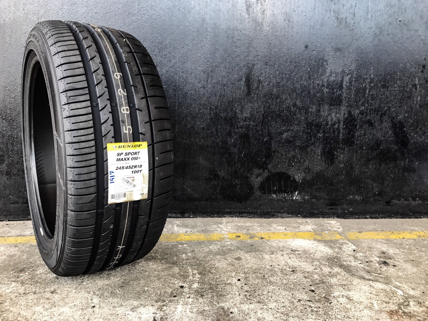 DUNLOP SP SPORT MAXX050 245-45-18 ปี17 เส้น 5500 ปกติ 9500