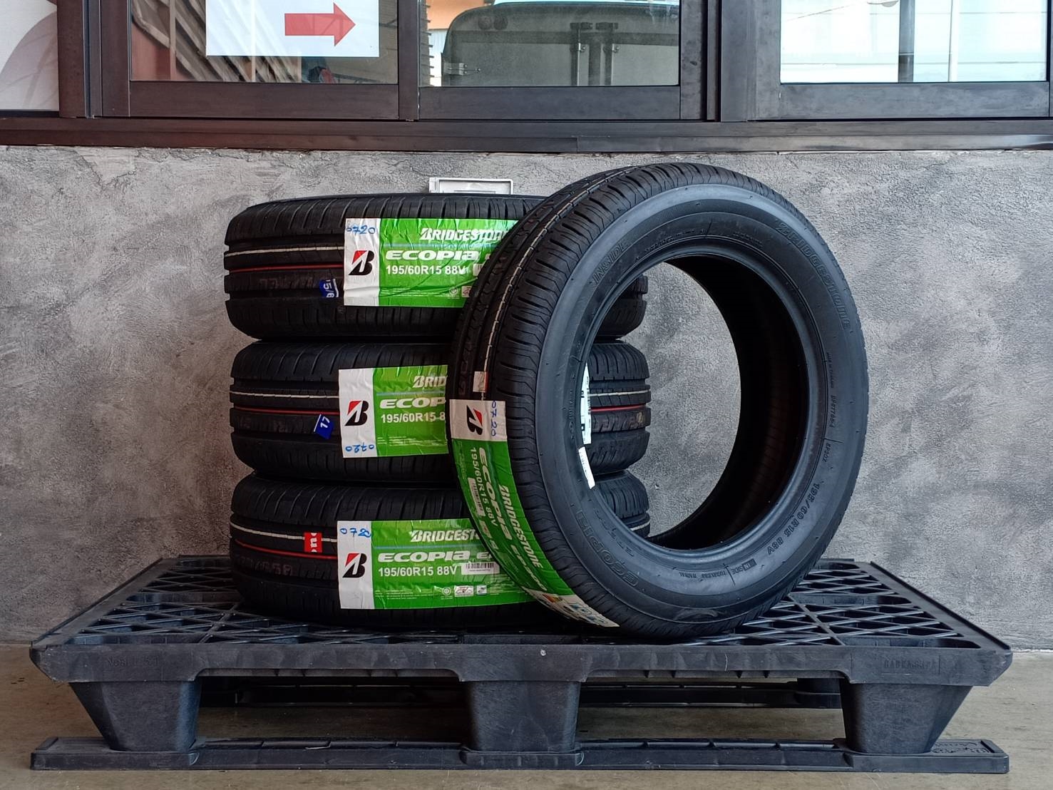 BRIDGESTONE 195/60R15 ECOPIA EP300 88V MADE IN THAILAND