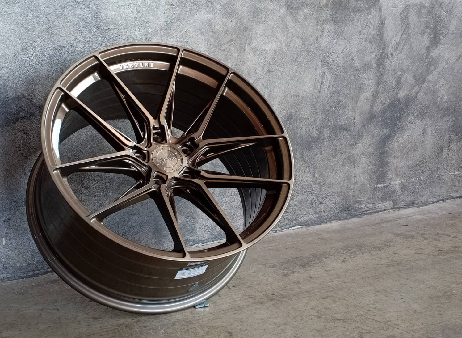 ล้อแท้ VERTINI RFS1.8 ขอบ20