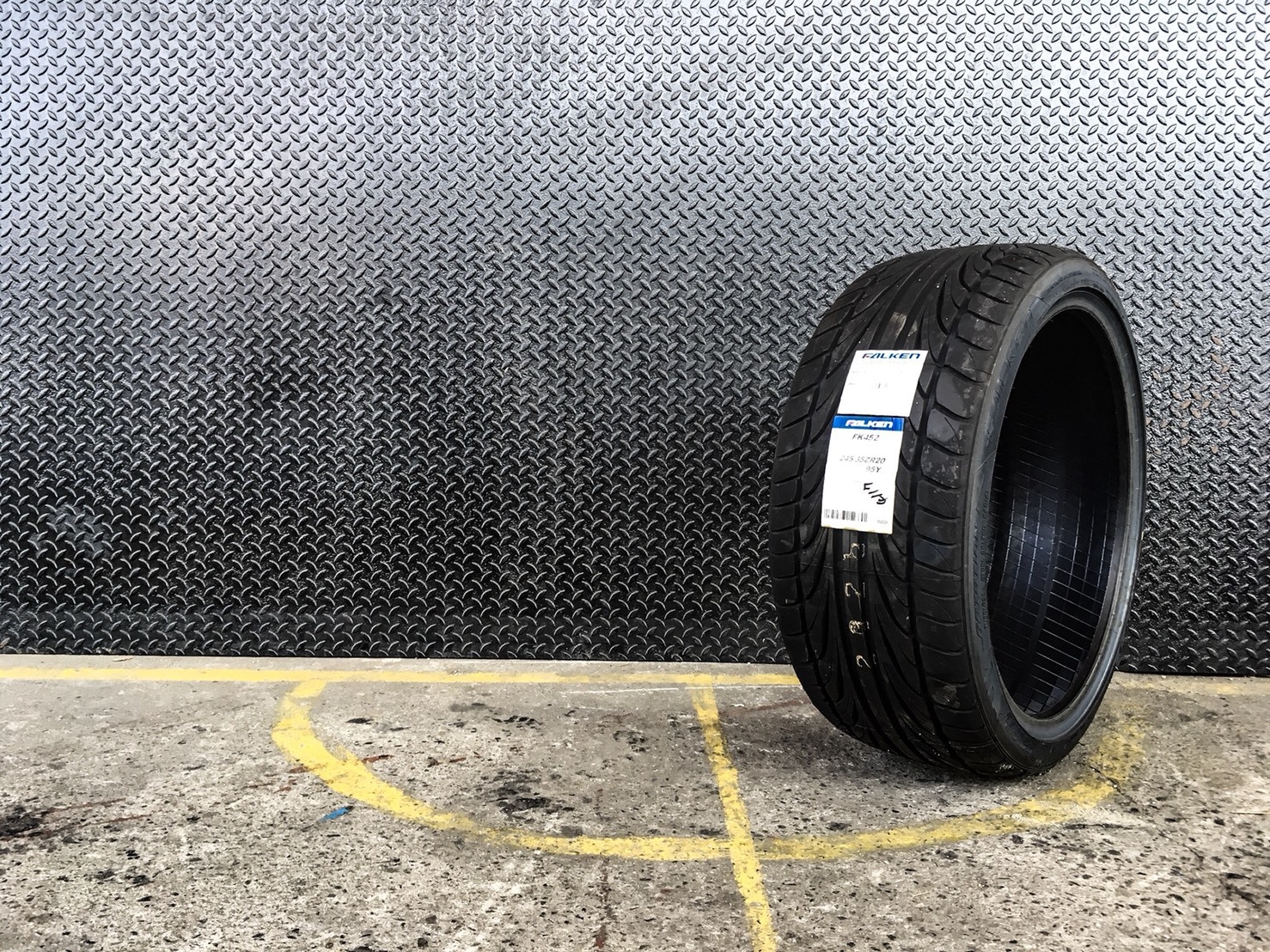 ยางเข้ามาใหม่ FALKEN FK452 245-35-20 ซื้อ2แถม2