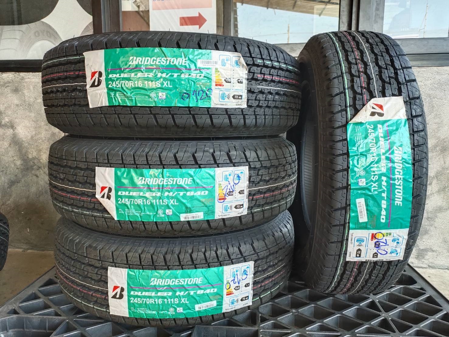 BRIDGESONE DUELER H/T840 245/70R16 111S XL