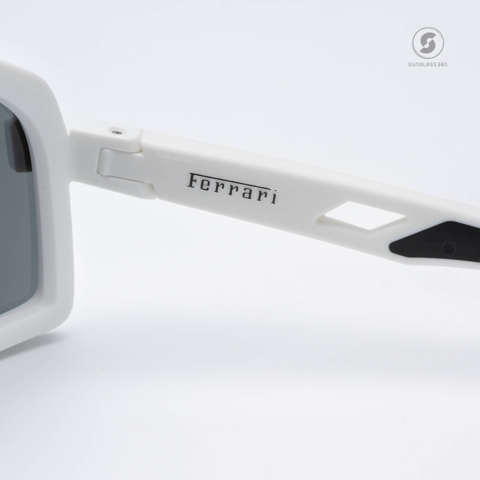 แว่นกันแดด Scuderia Ferrari FZ6010U 515/87