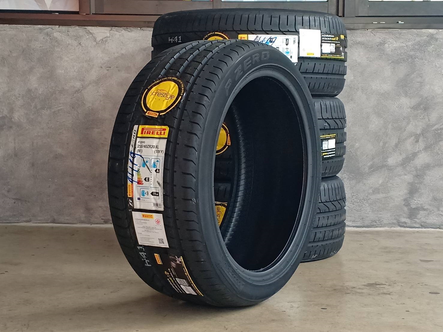 PIRELLI PZERO 255/40-20 ปี19 ราคาพิเศษ