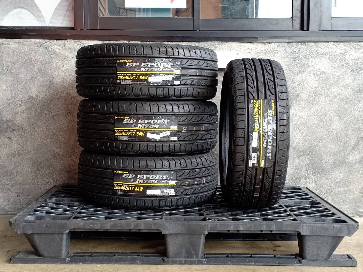 DUNLOP SP SPORT LM704 205/40R17 84W Y:3619 THAILAND