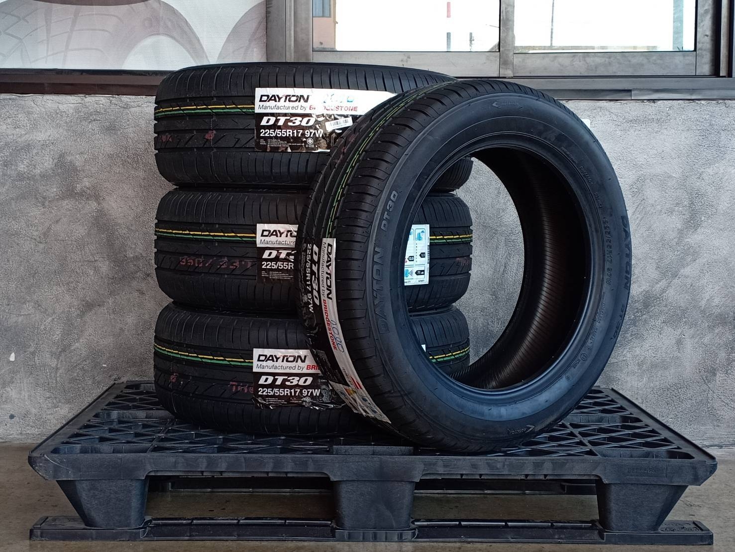DAYTON 225/55R17 DT30 97W MADE IN THAILAND