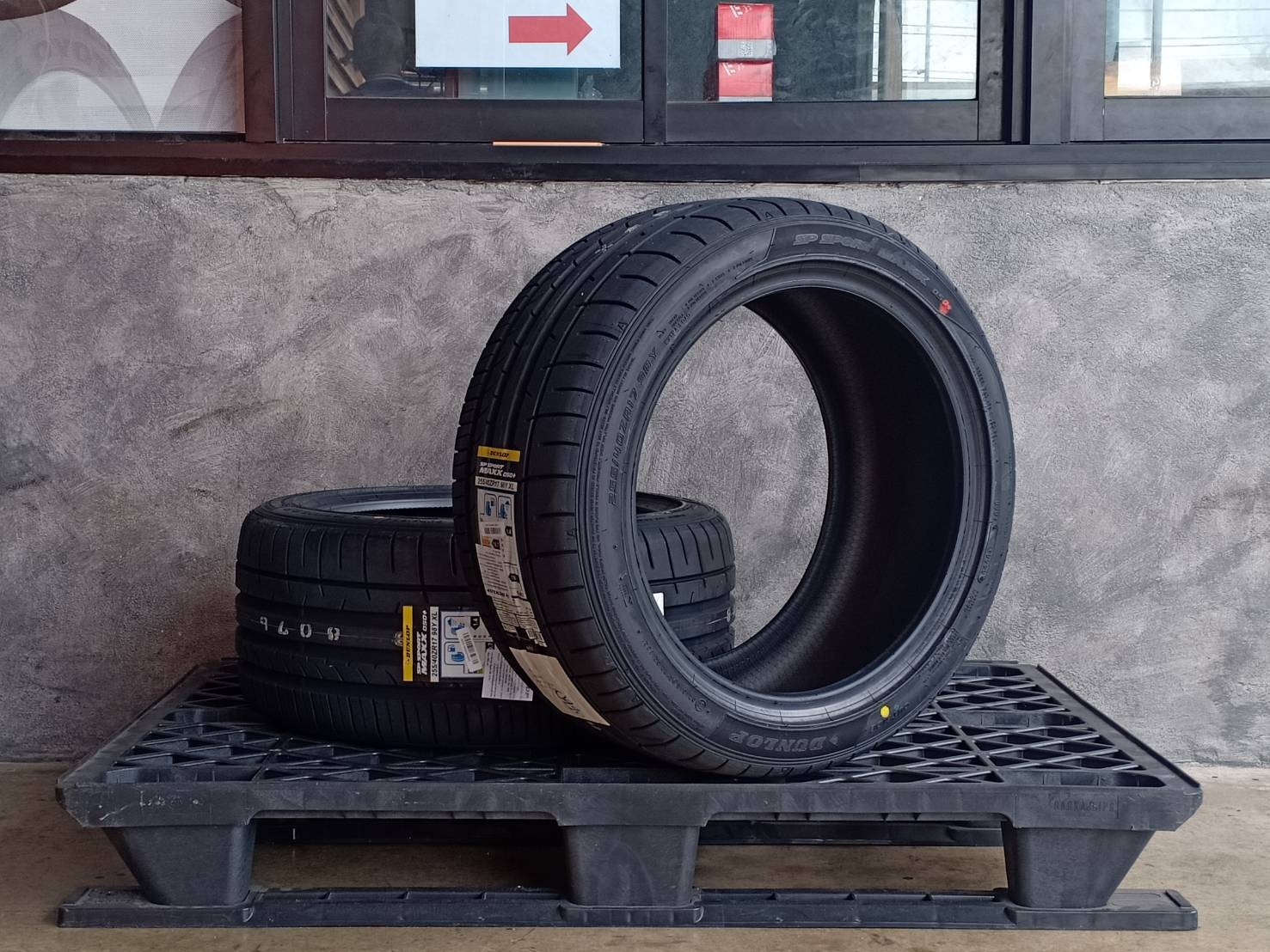 DUNLOP 255/40ZR17 SP SPORT MAXX 050+ 98Y XL MADE IN JAPAN