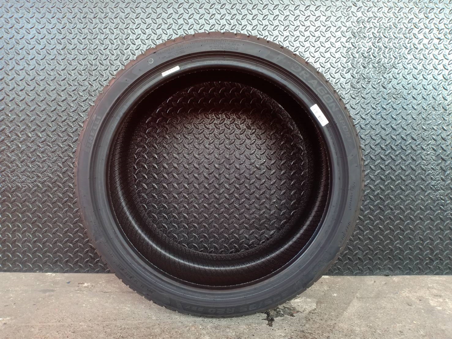 PIRELLI DRAGON SPORT 245/35-20 ปี19 ราคาส่ง