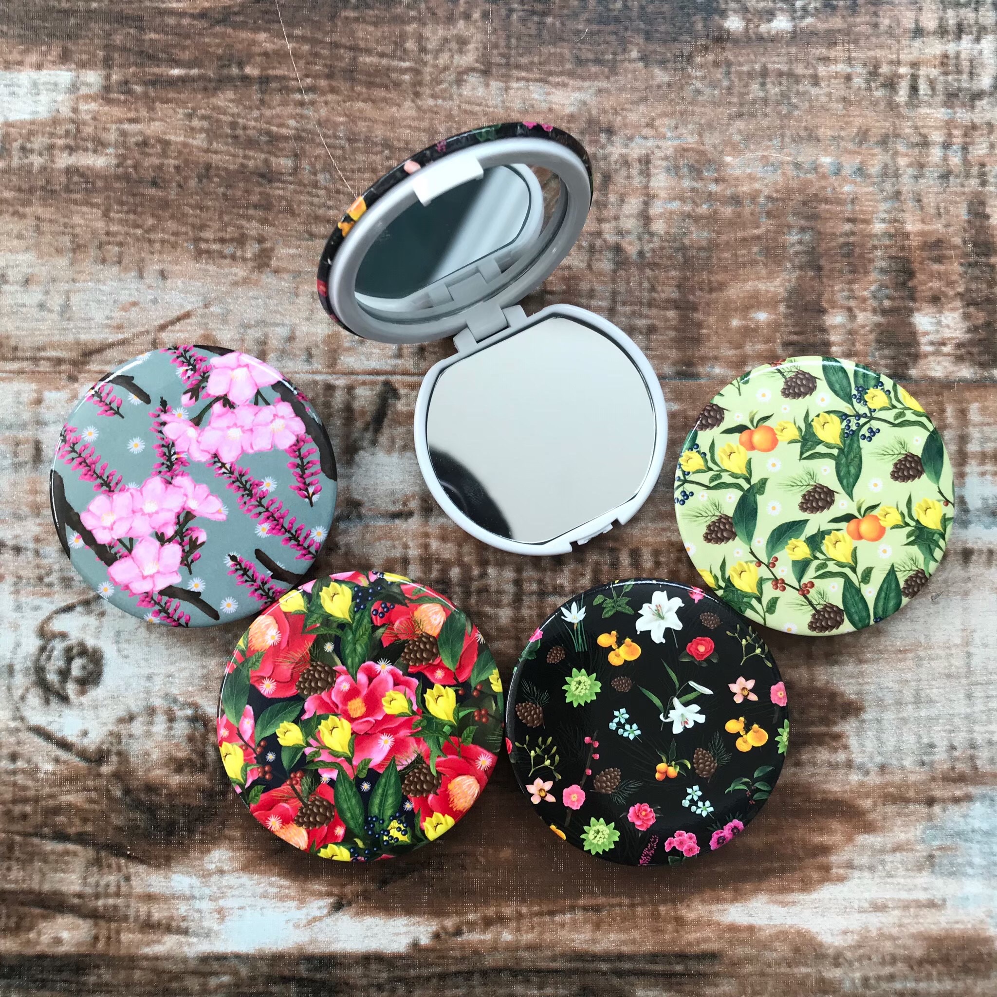 ตลับกระจก รับทําตลับกระจก พิมพ์ลายโลโก้