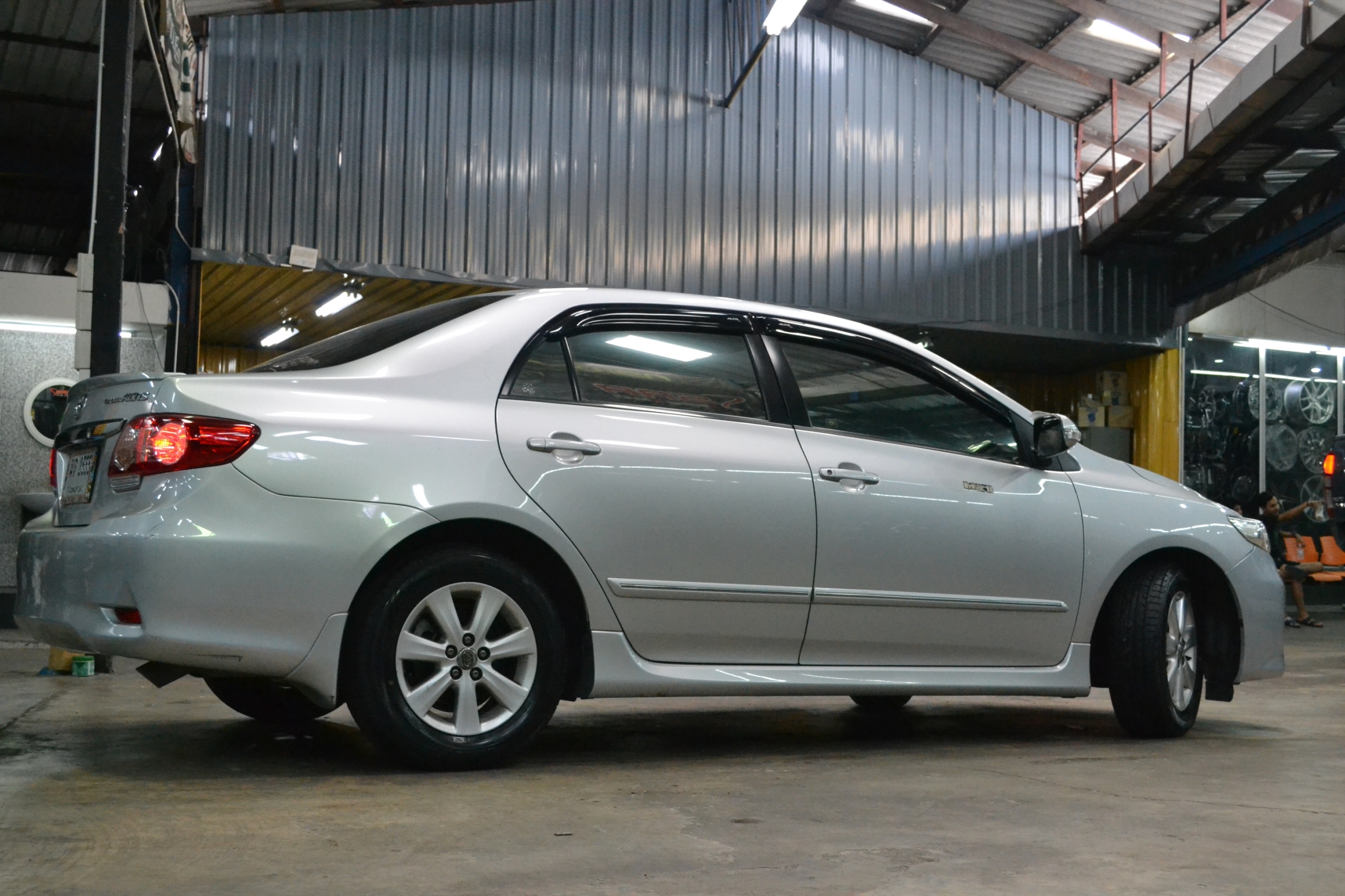 TOYOTA ALLTIS กับยางคุณภาพ DUNLOP LM704 195/65-15 ซื้อ2แถม2