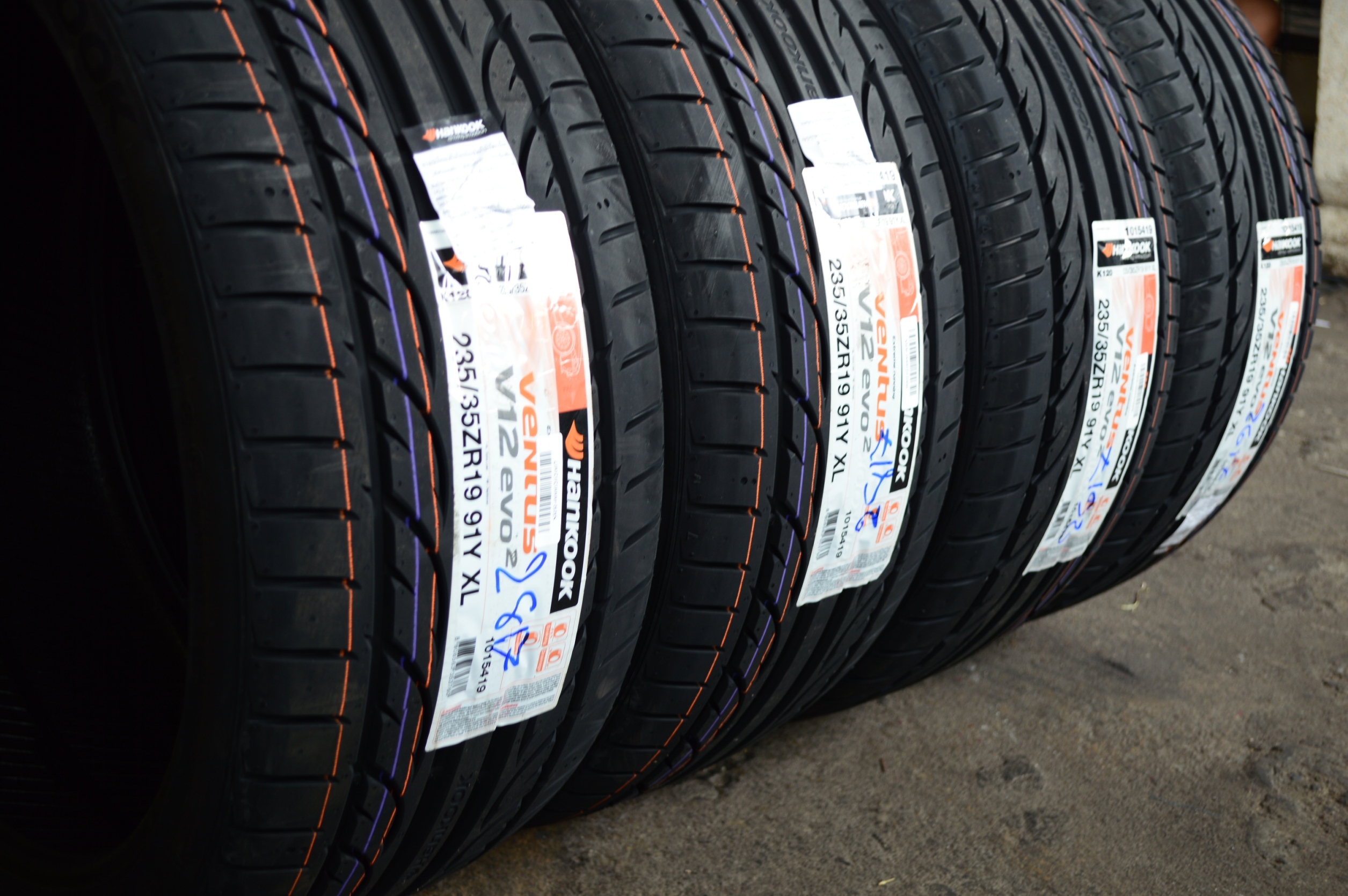 HANKOOK V12EVO2 235/35-19 ราคาพิเศษ และเบอร์อื่น ราคาโปรโมชั่นเพียบ