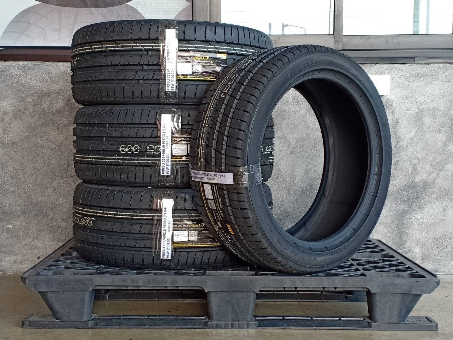 PIRELLI 255/40R19 P ZERO (*) R-F 96W MADE IN GERMANY