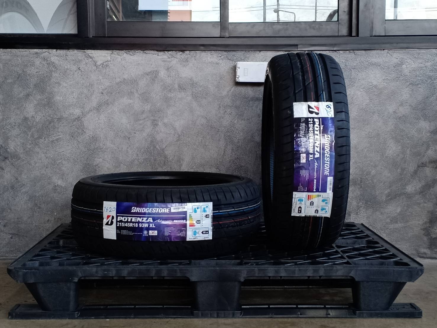 BRIDGESTONE POTENZA RE004 215/45R18 93W XL THAILAND