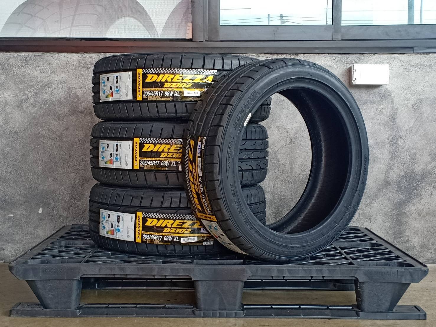 DUNLOP 205/45R17 DIREZZA DZ102 88W XL MADE IN THAILAND
