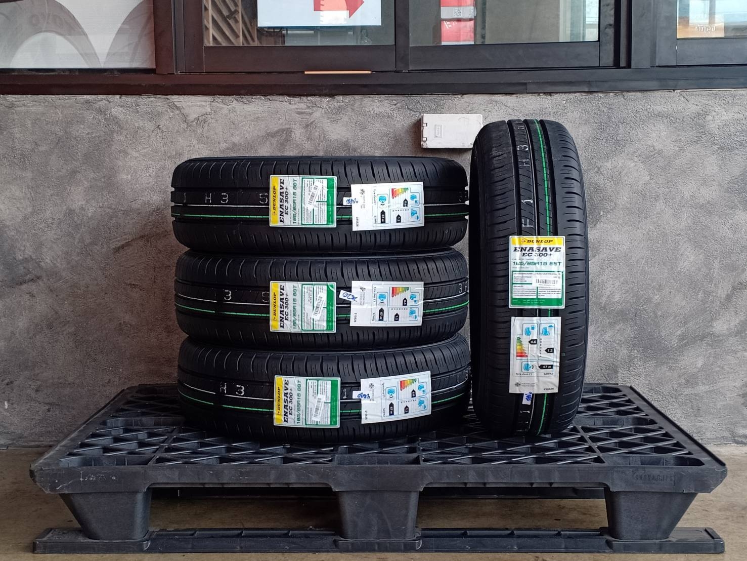 DUNLOP ENASAVE EC300PLUS 185/65R15 ปี20