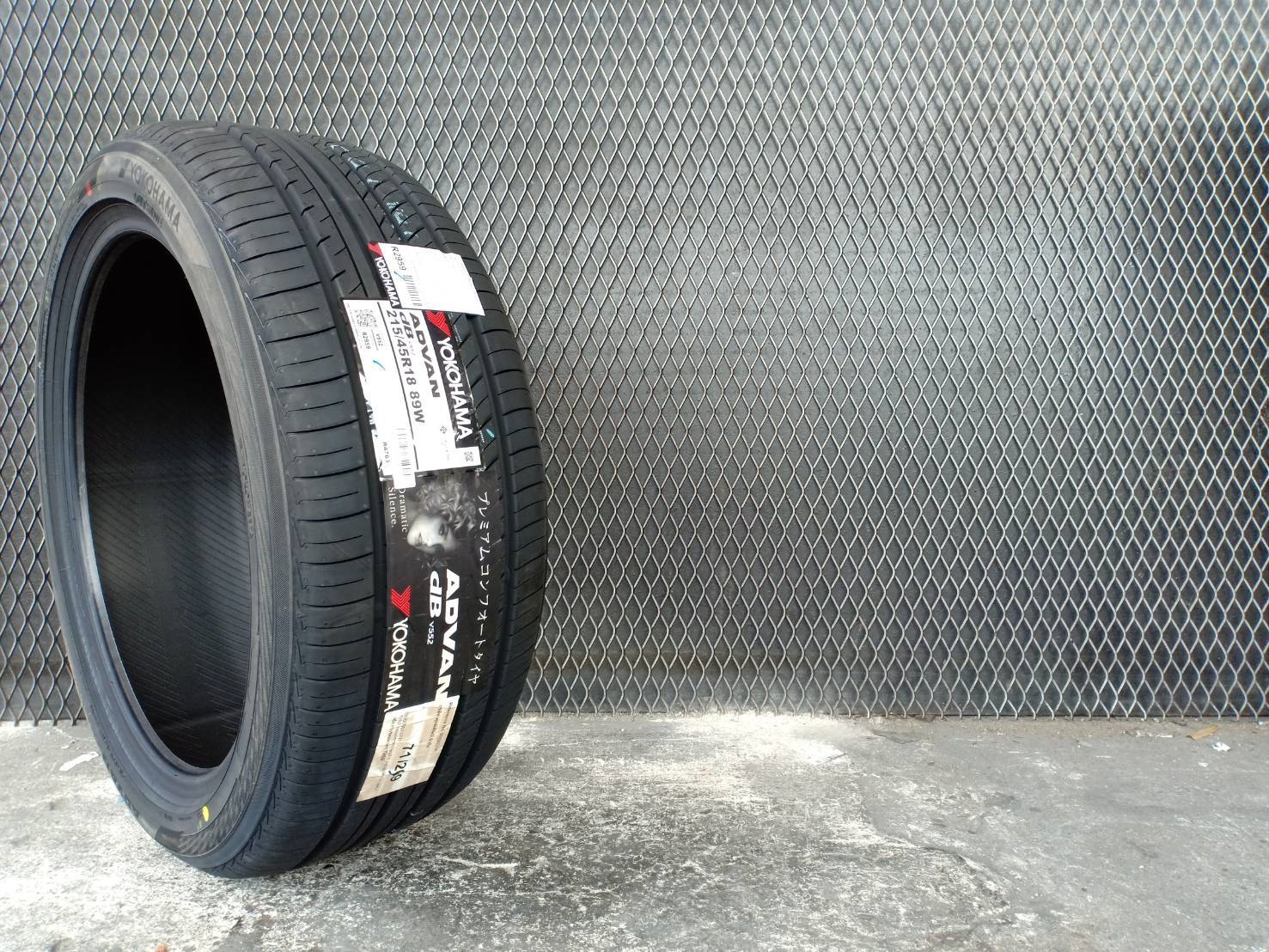 ยางปี19 YOKOHAMA V552 215/45-18 ราคาถูก