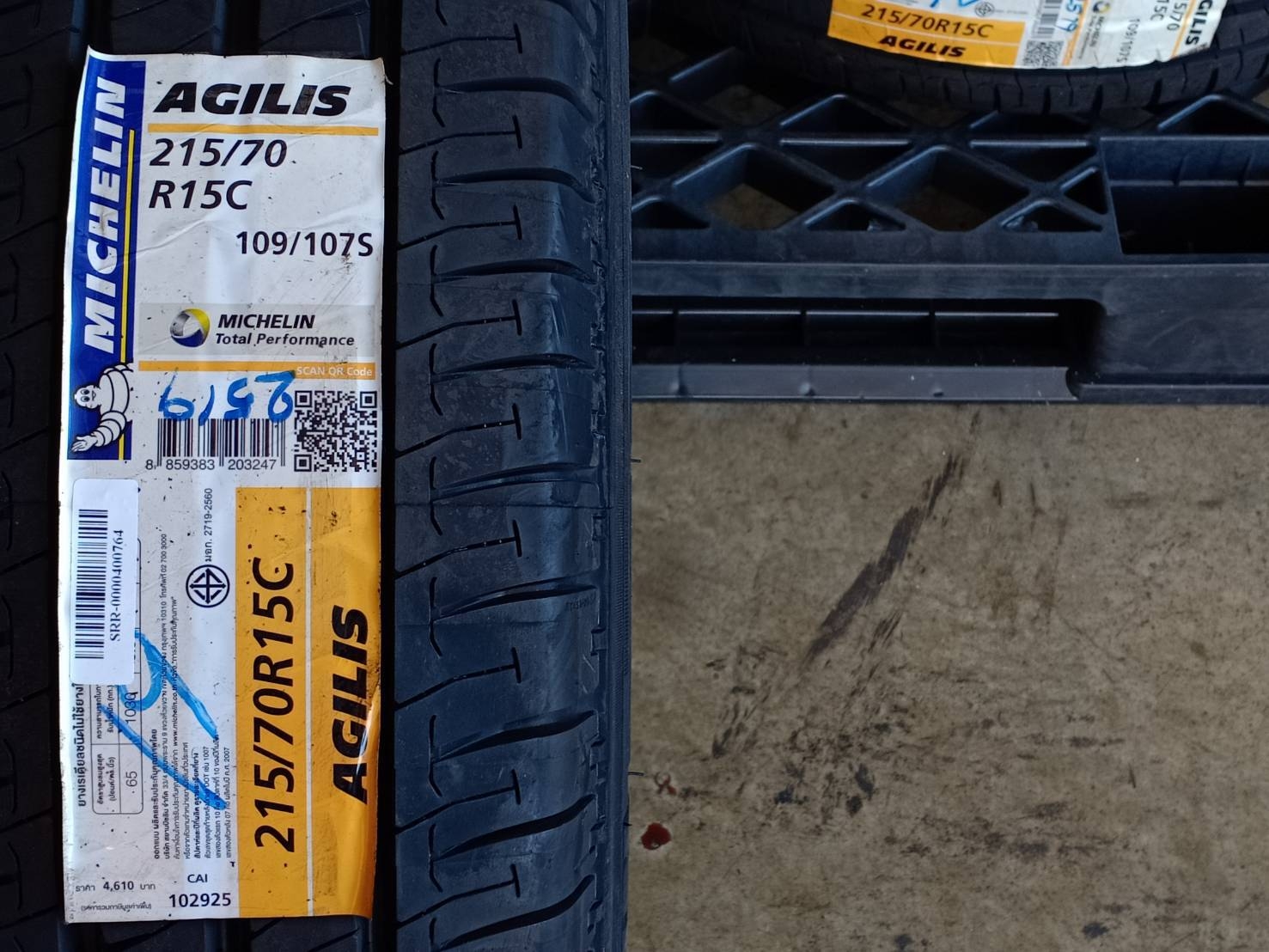 MICHELIN 215/70R15 AGILIS 109/107S MADE IN THAILAND