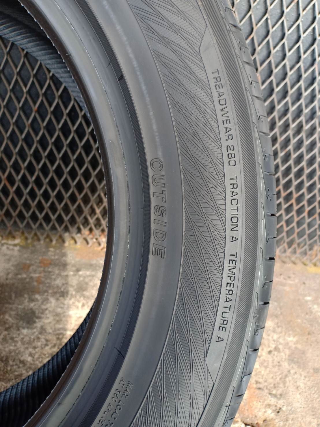 YOKOHAMA V552 225/55-17 ปี19 ราคาส่ง