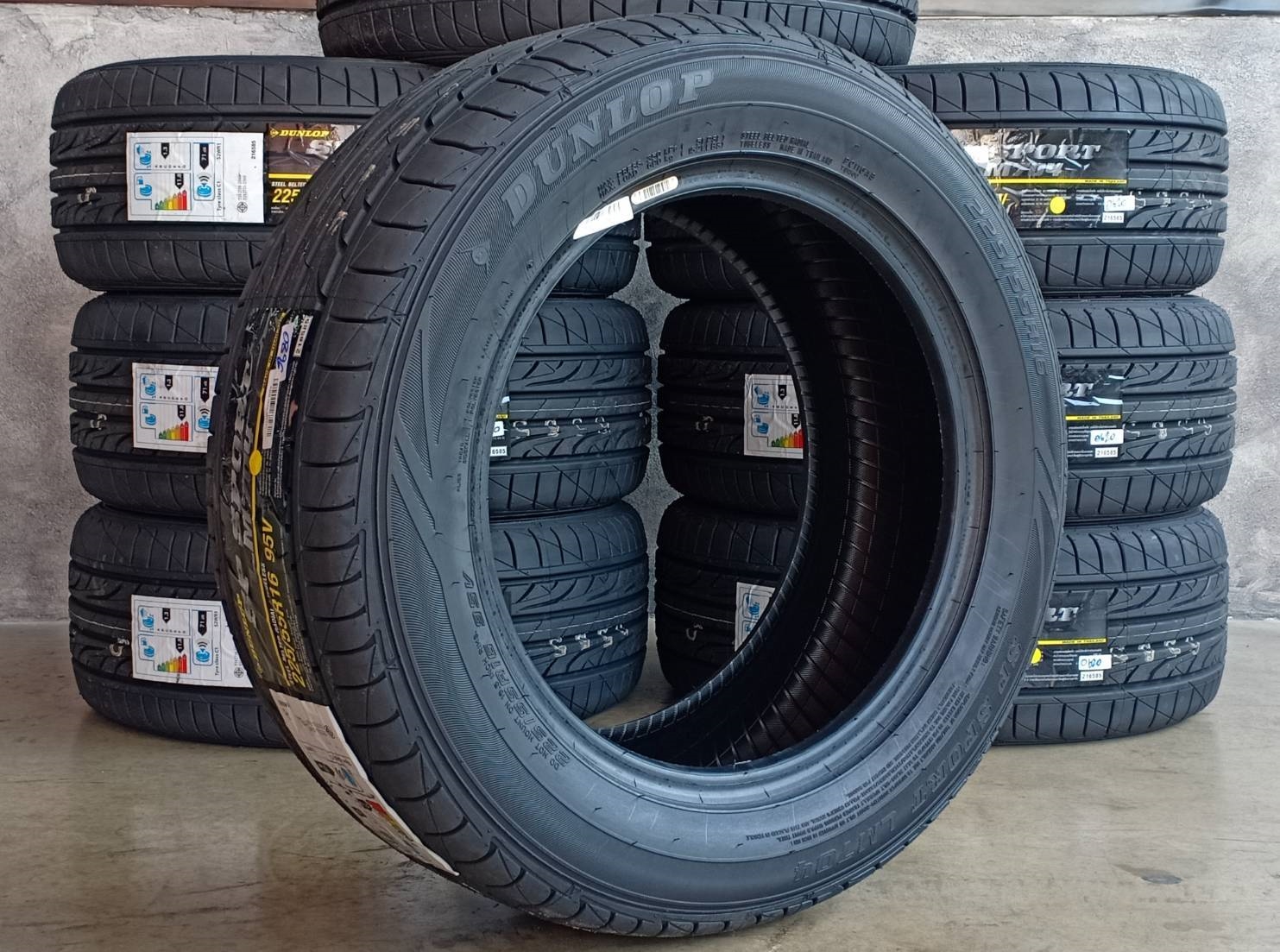 DUNLOP 225/55R16 SP SPORT LM704 95V MADE IN THAILAND