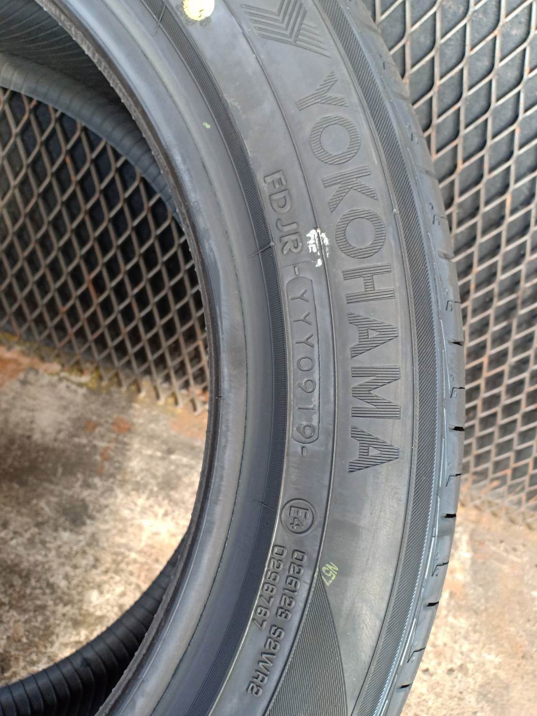YOKOHAMA V552 225/50-17 ปี19 ราคาส่ง