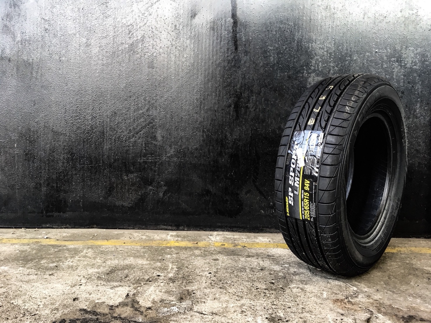 DUNLOP LM704 205-65-15 ปี18 ซื้อ2แถม2