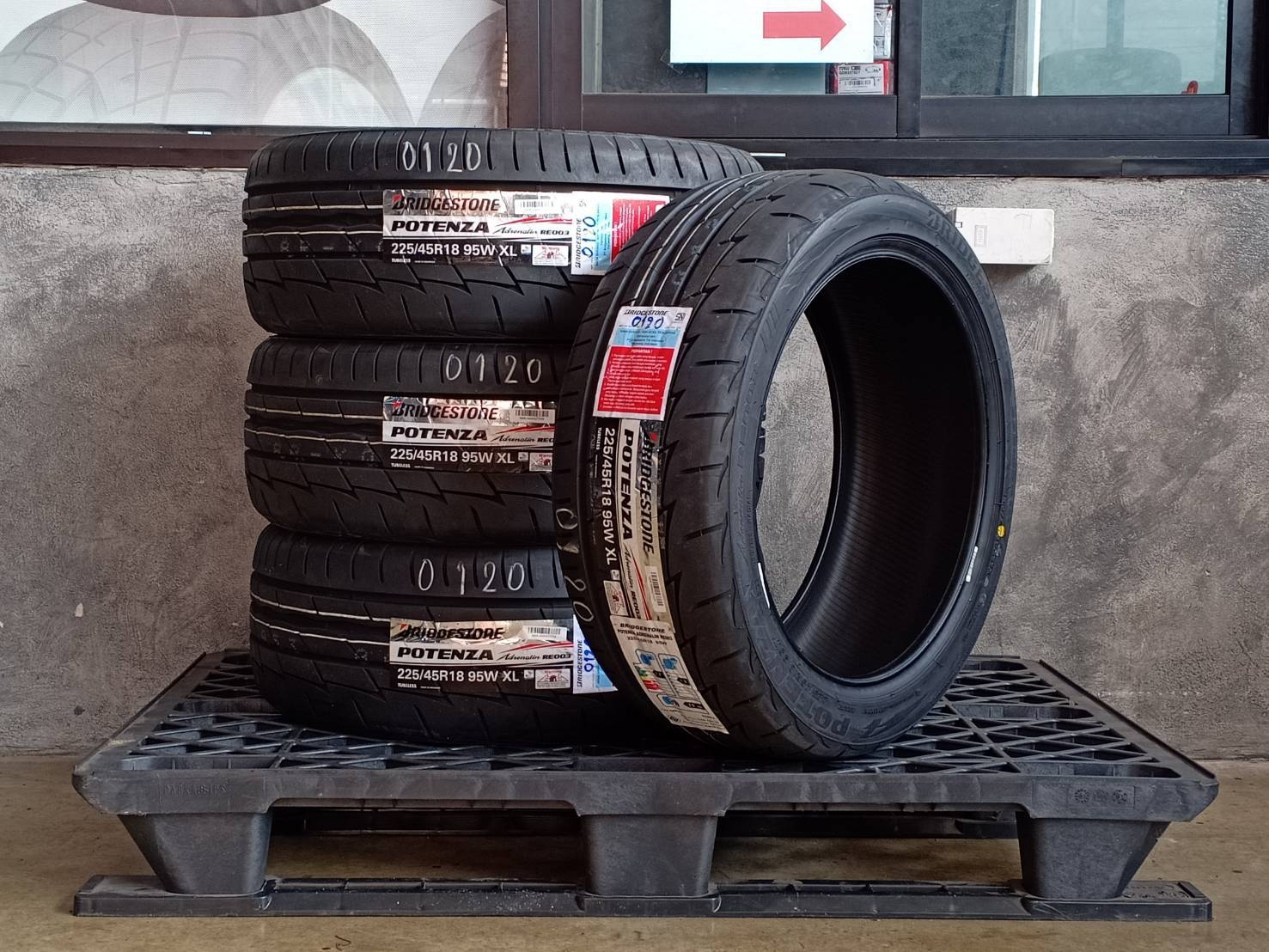 BRIDGESTONE 225/45R18 POTENZA RE003