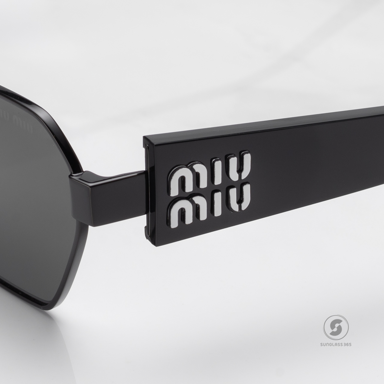 แว่นกันแดด Miu Miu MU53WSF 1AB5S0