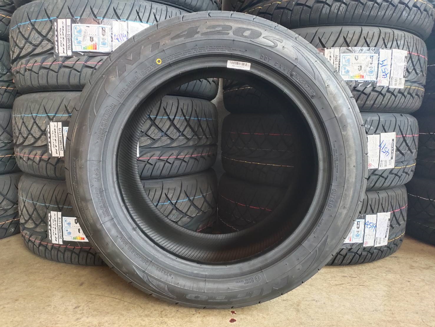 NITTO NT420S 255/50R18 106V made in Japan