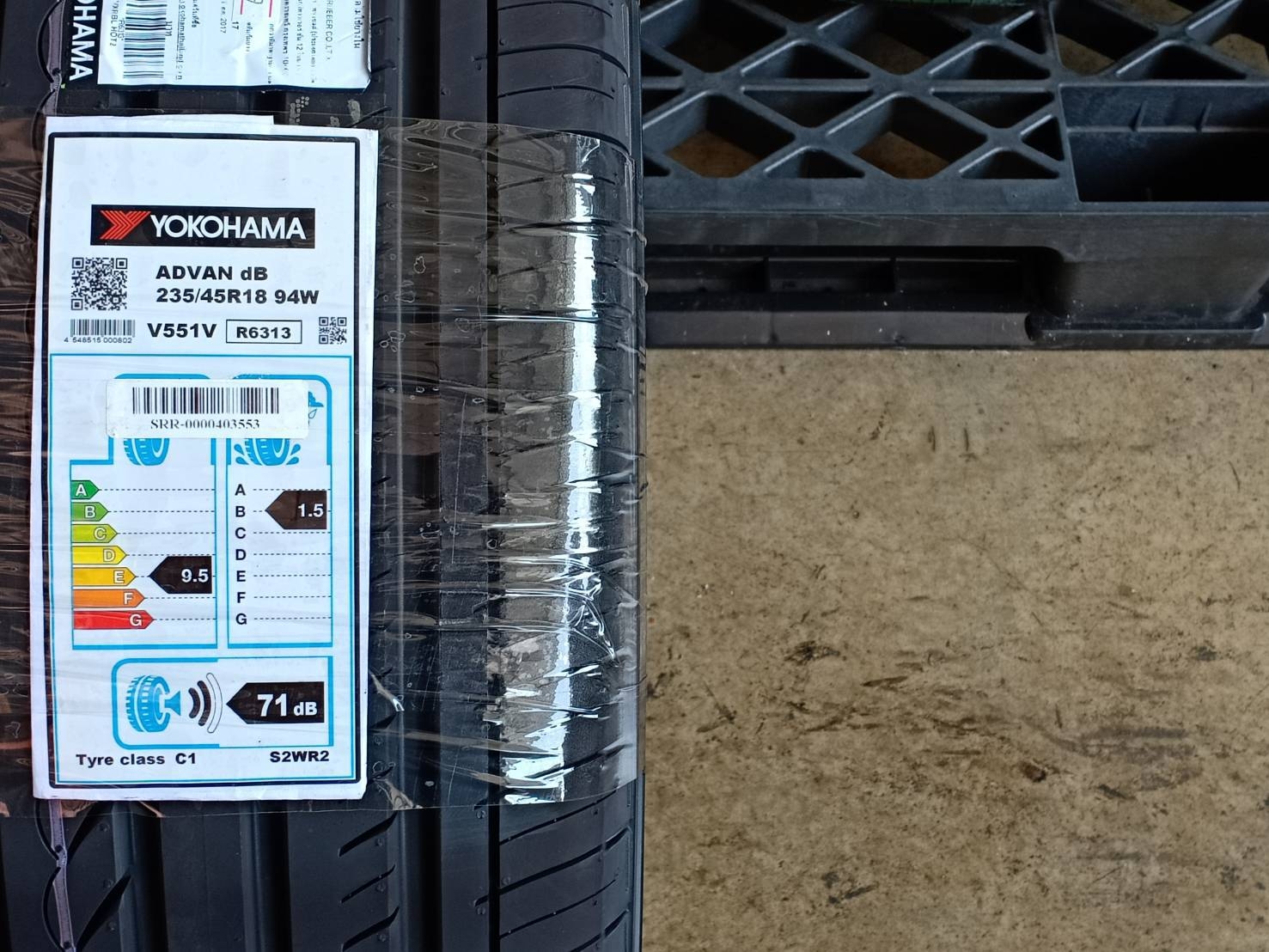 YOKOHAMA ADVAN DB V551V 235/45R18 ปี19 ปรายปี !