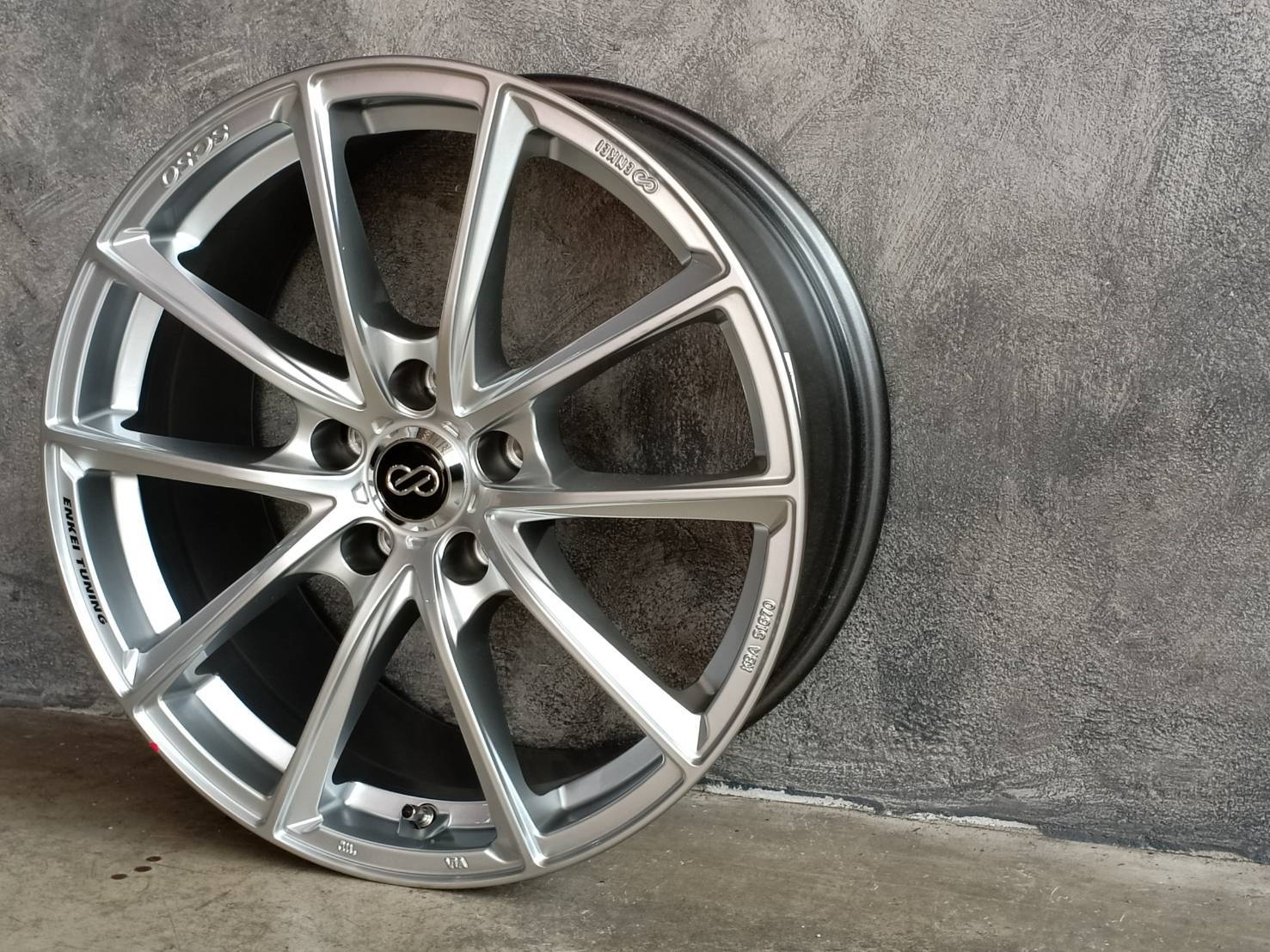 ENKEI TUNING SC50 18X8 5X114.3 35 73.1 GHB1K