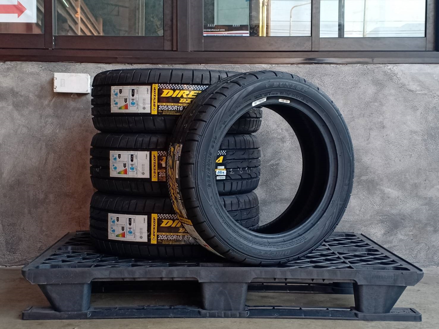 DUNLOP 205/50R16 DIREZZA DZ102 87V MADE IN THAILAND