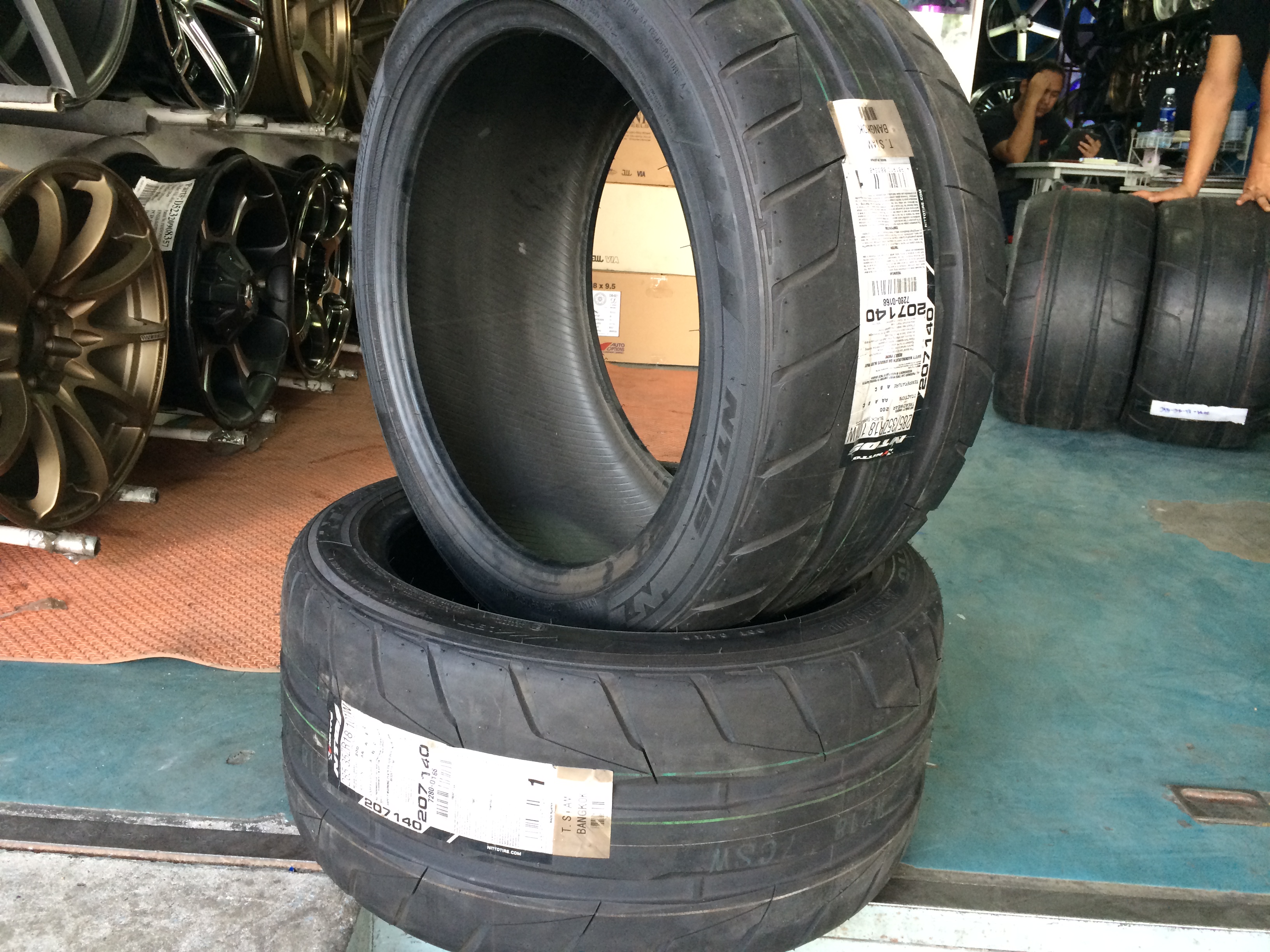 NITTO NT05 285/35-18 เส้น 4900 บาท ปกติ 13500 บาท