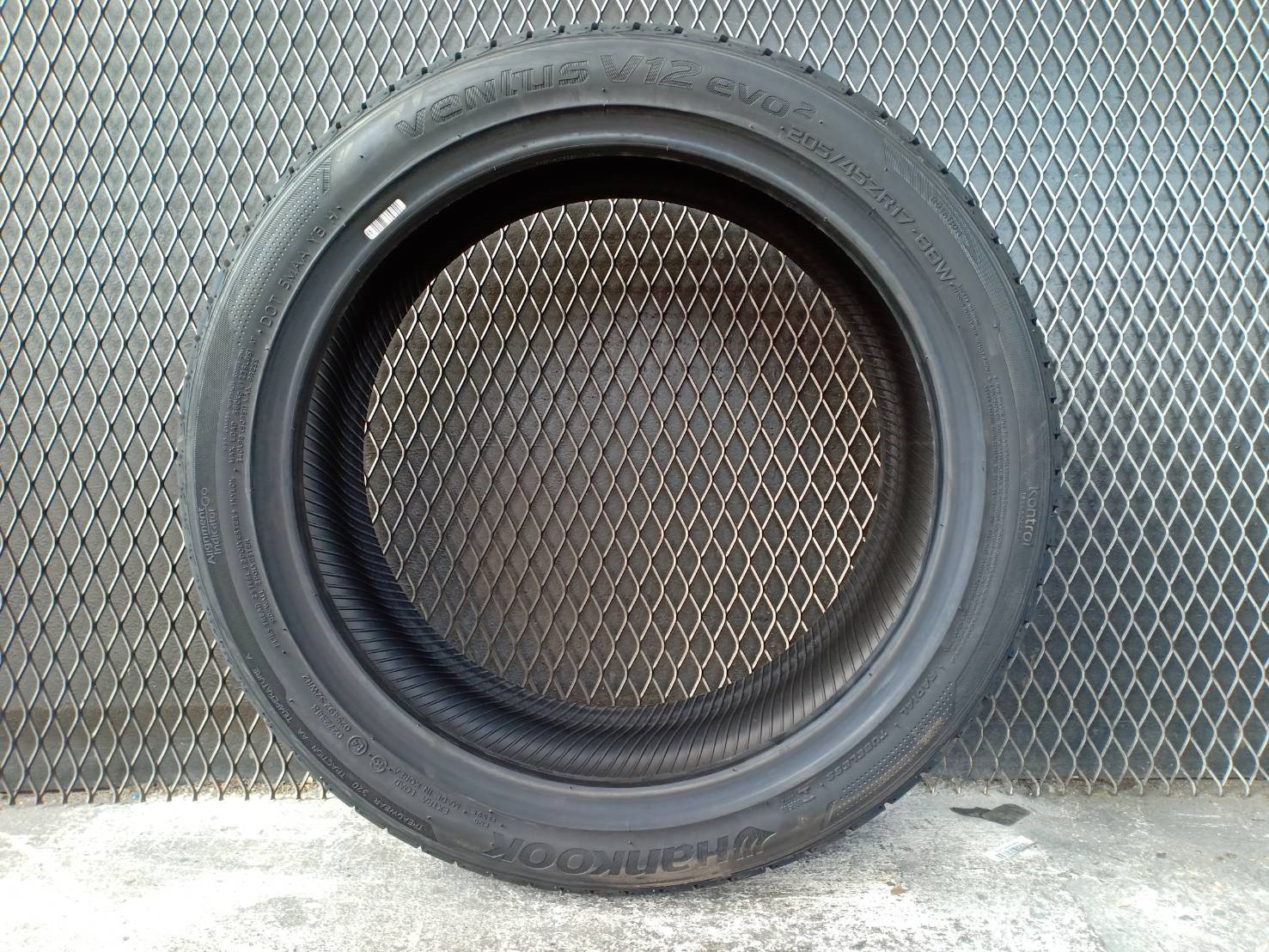 ยางใหม่ปี19 HANKOOK V12EVO2 205/45-17 ราคาถูก