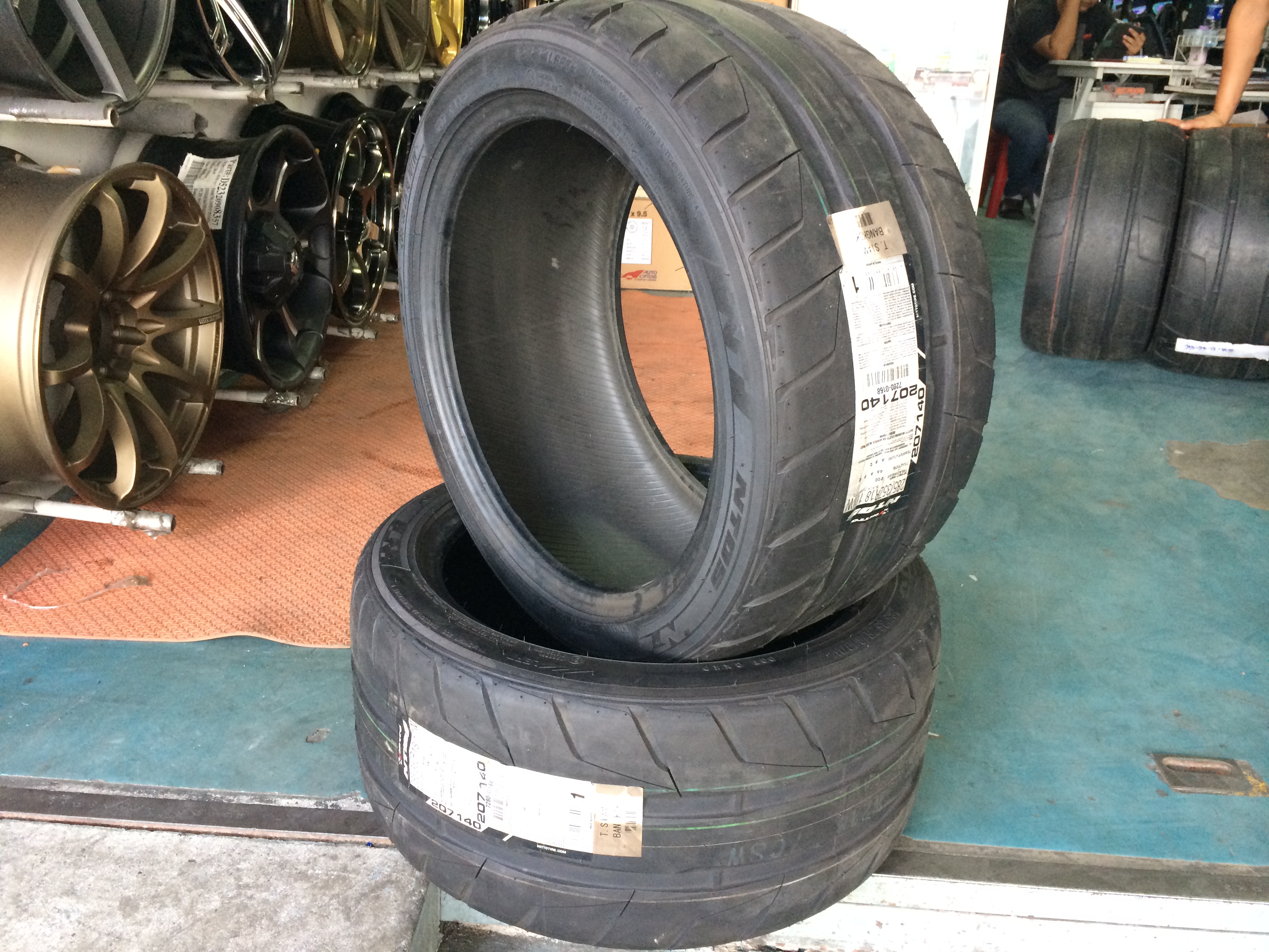 NITTO NT05 285/35-18 เส้น 4900 บาท ปกติ 13500 บาท