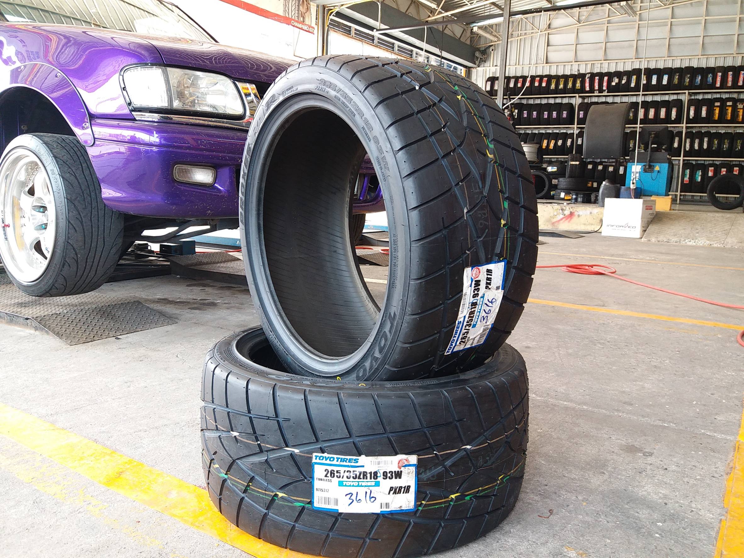 ยางใหม่ TOYO R1R 265/35-18 เส้น 7800 ปกติ 12000