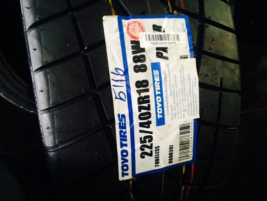 TOYO R1R 225/40-18 เส้น 5500 ปกติ 8500