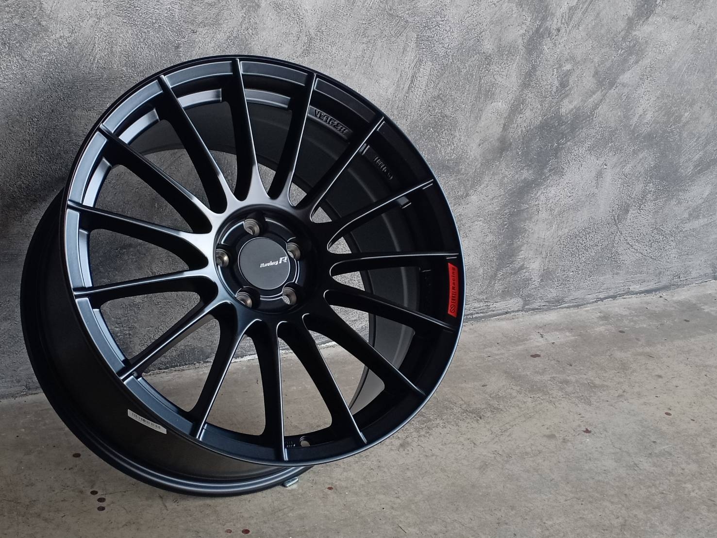 RS05RR 18X8.5 5H100 ต้องการส่วนลดราคาพิเศษ กรุณาสอบถาม