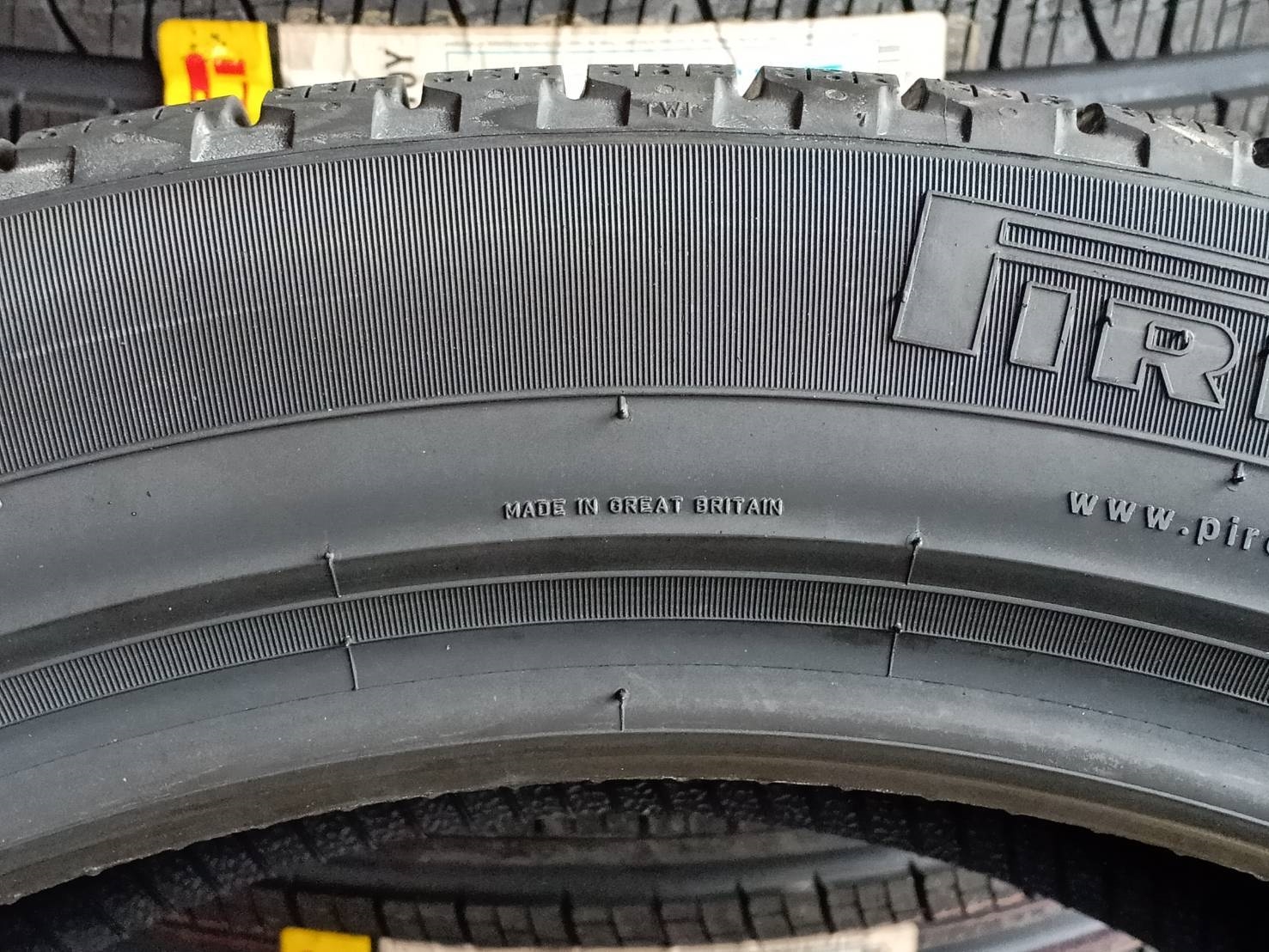 PIRELLI SCORPION VERDE 285/40-22 เส้น 5500 ปกติ 20400
