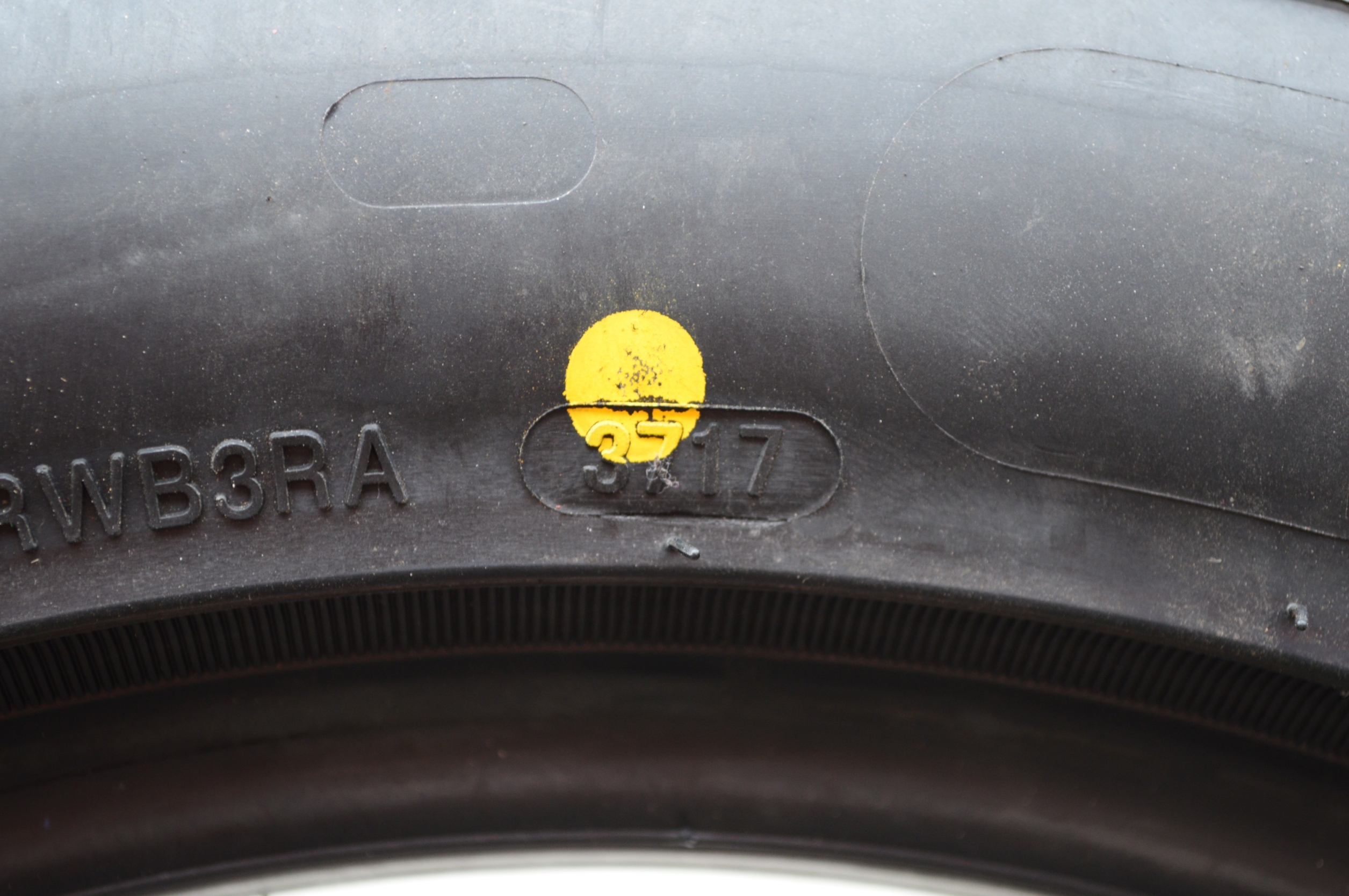 ยาง HERO R111 205/50-15 ขอบขาว ราคาถูก